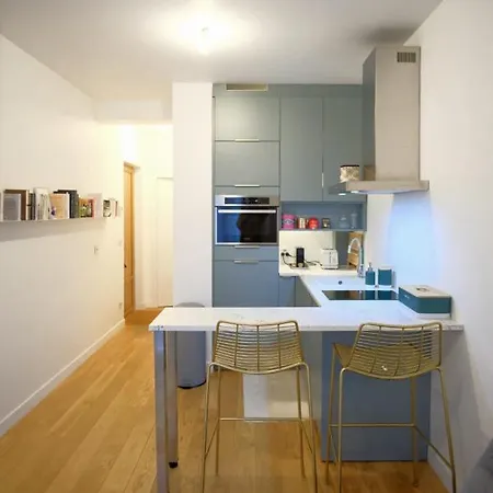 Charming Bright Appt For 2 Daire