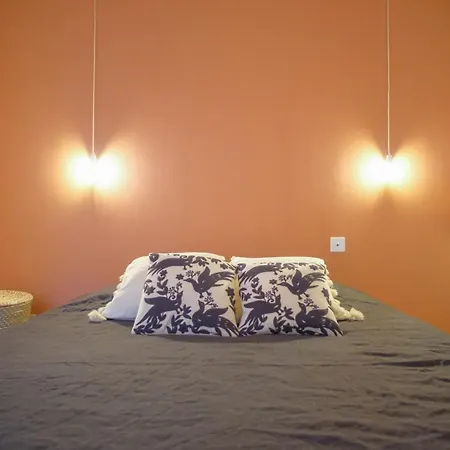Charming Bright Appt For 2 Daire *